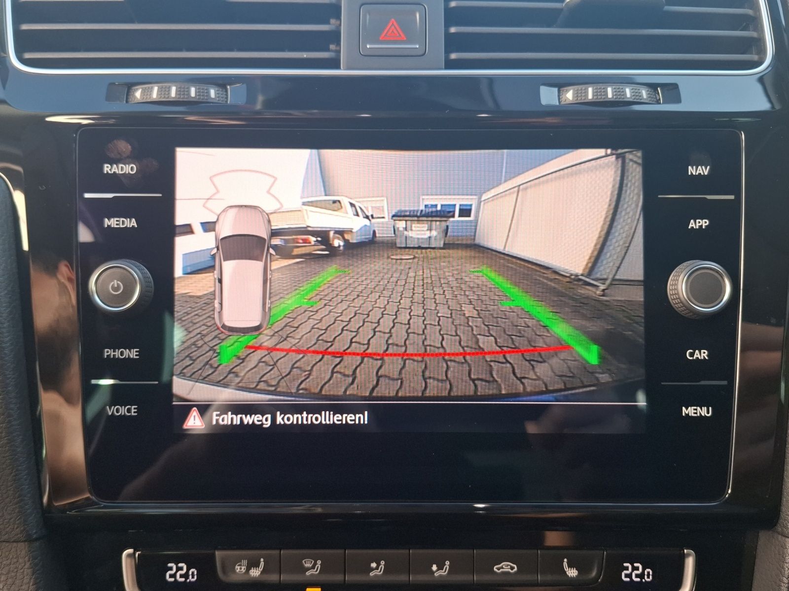 Fahrzeugabbildung Volkswagen Golf VII TSI Higline LED AHK Navi Pano ACC RFK S