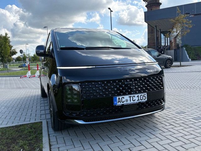 Image of Hyundai STARIA