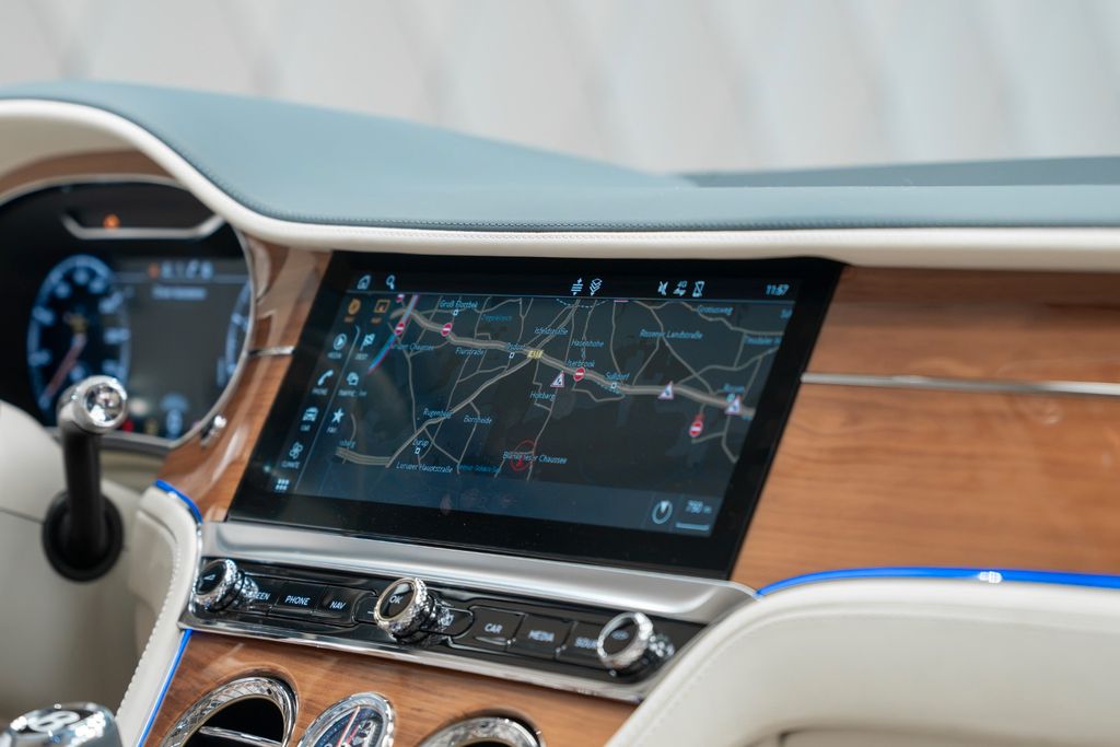 Continental GT V8 MULLINER BLUE/BEIGE - Bild 17