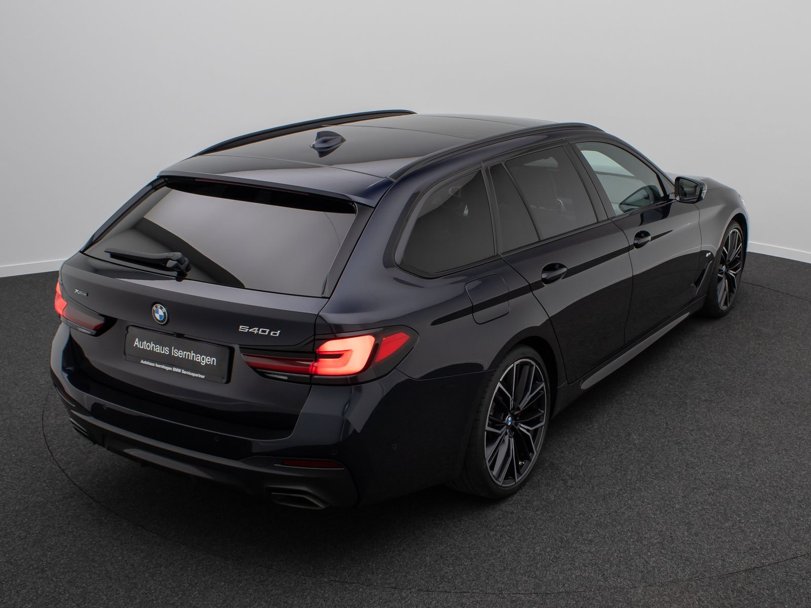 Fahrzeugabbildung BMW 540d xD M Sport 360° HUD DAB H/K Panorama 20Zoll