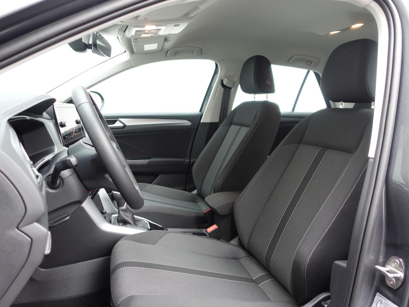 Fahrzeugabbildung Volkswagen T-Roc Life 1.5TSI DSG,Navi,AHK,Allwetter,Sitzhzg