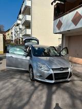 Ford Focus 2.0 TDCi Automatik | Navi | TÜV 2027 - Ford Focus aus 2012 mit Diesel-Antrieb: Kombi
