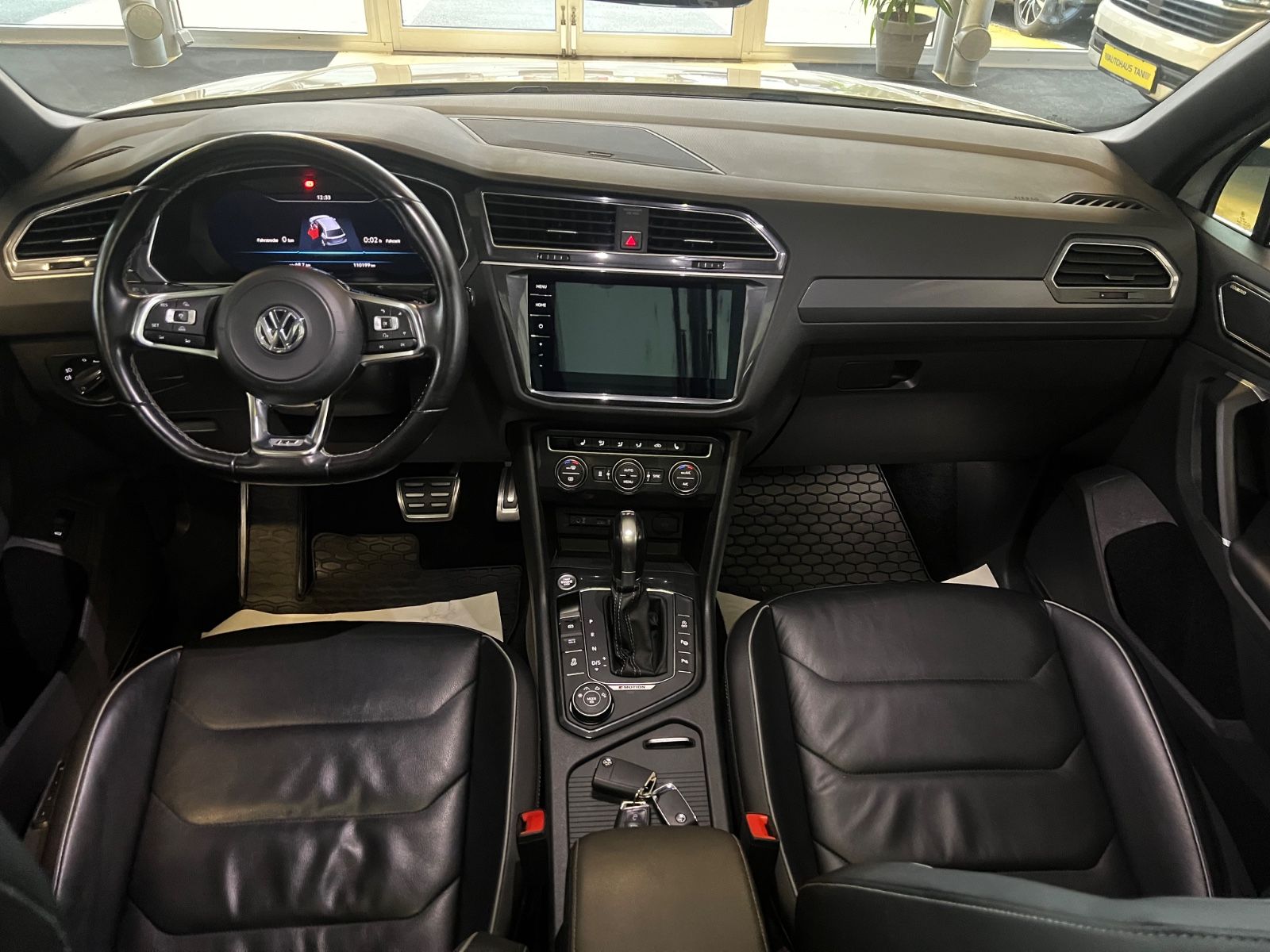 Fahrzeugabbildung Volkswagen Tiguan 2.0TDI DSG Highline 4Motion R line 239PS