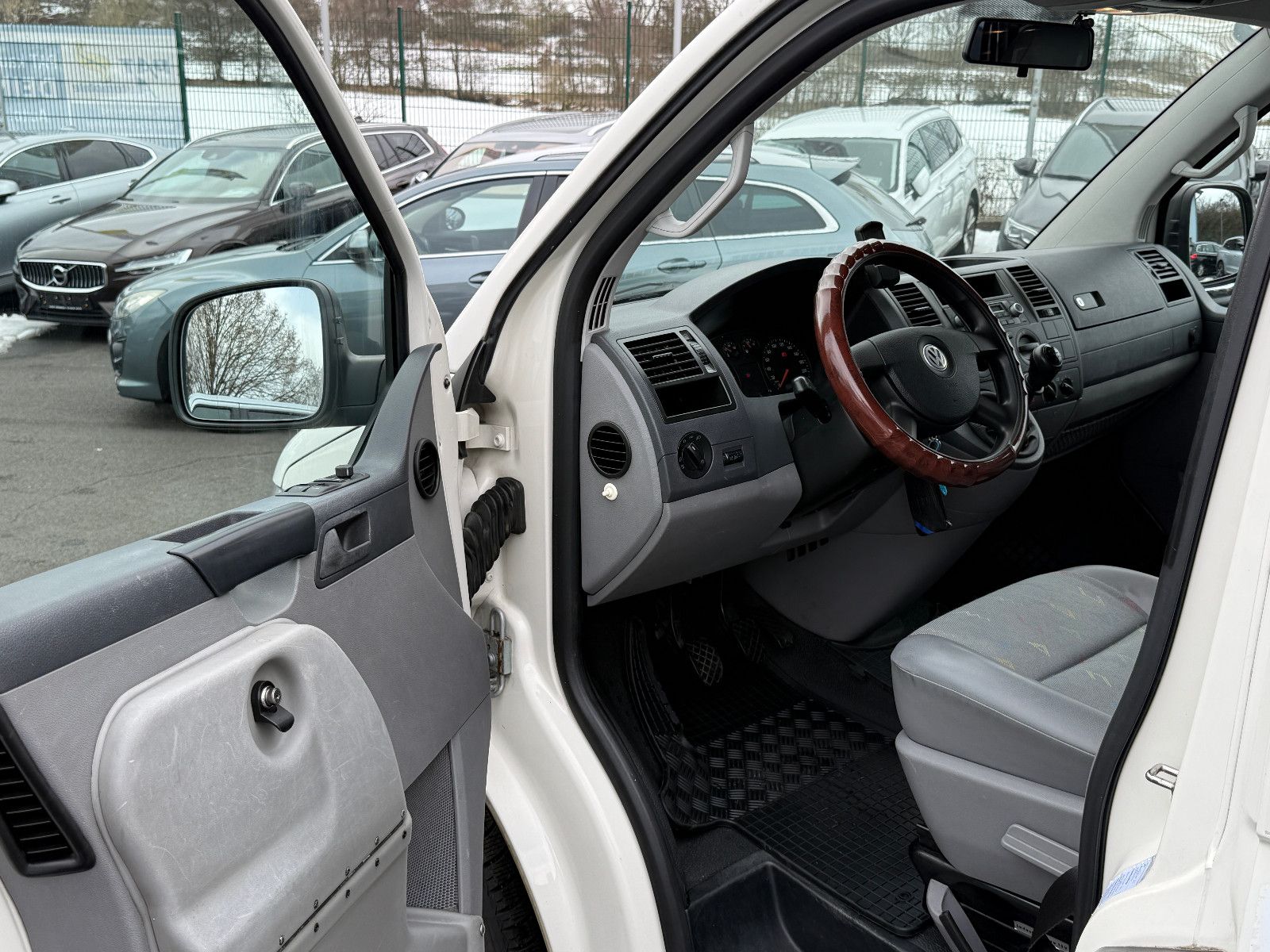 Fahrzeugabbildung Volkswagen T5 2.5 TDI 5-Zylinder 7-Sitzer Klima PDC Sthz