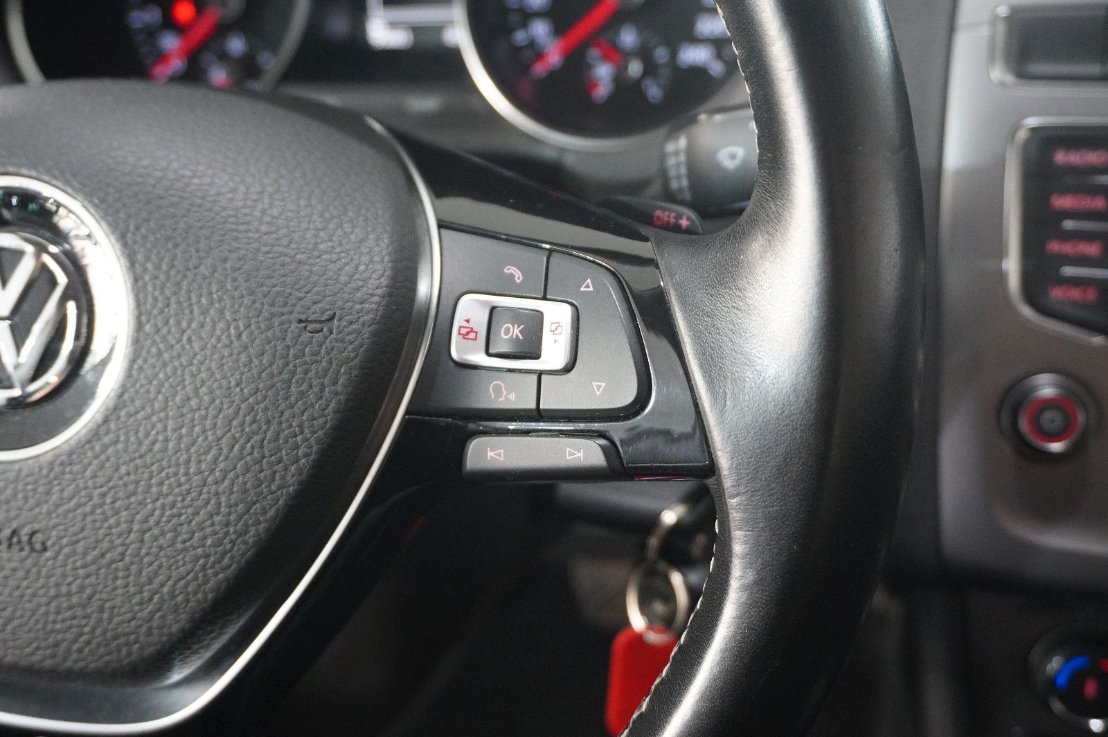 Fahrzeugabbildung Volkswagen Polo V 1.2 TSI LOUNGE DSG NAVI/KLIMA/PDC/TEMP.