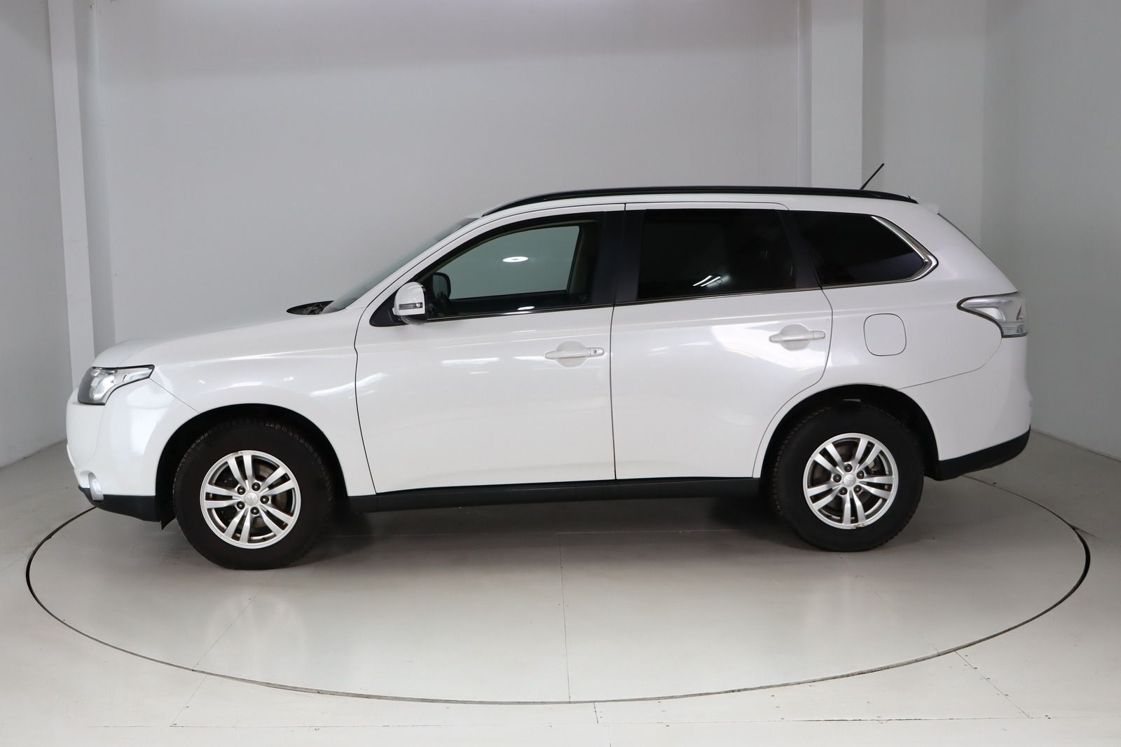 Fahrzeugabbildung Mitsubishi Outlander 2.2 DI-D Invite ClearTec 4WD