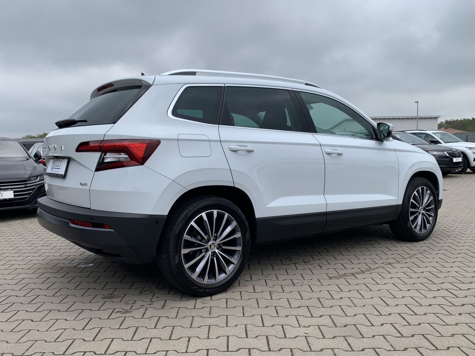 Fahrzeugabbildung SKODA Karoq 2.0 TDI*4x4*Alcantara*AHK*STHZ*CANTON*Cam*