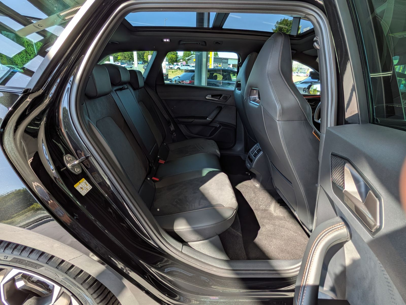 Fahrzeugabbildung CUPRA Leon 1.5 eTSI Dynamic-Edge-Paket Pano Cam AHK 18