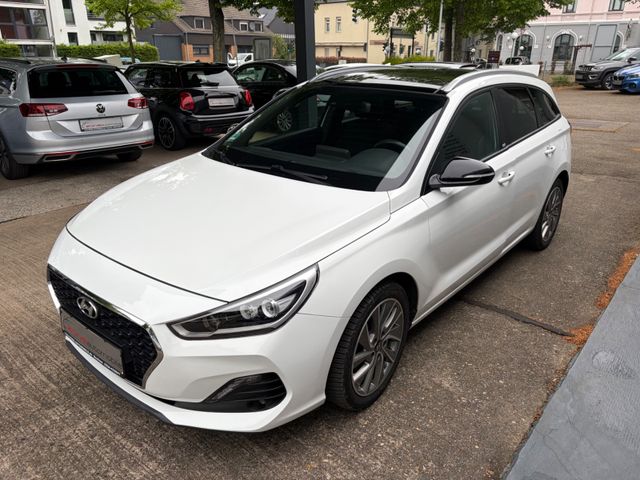 Fahrzeugabbildung Hyundai i30 cw Passion Automatik+CarPlay+Panorama+Navi+