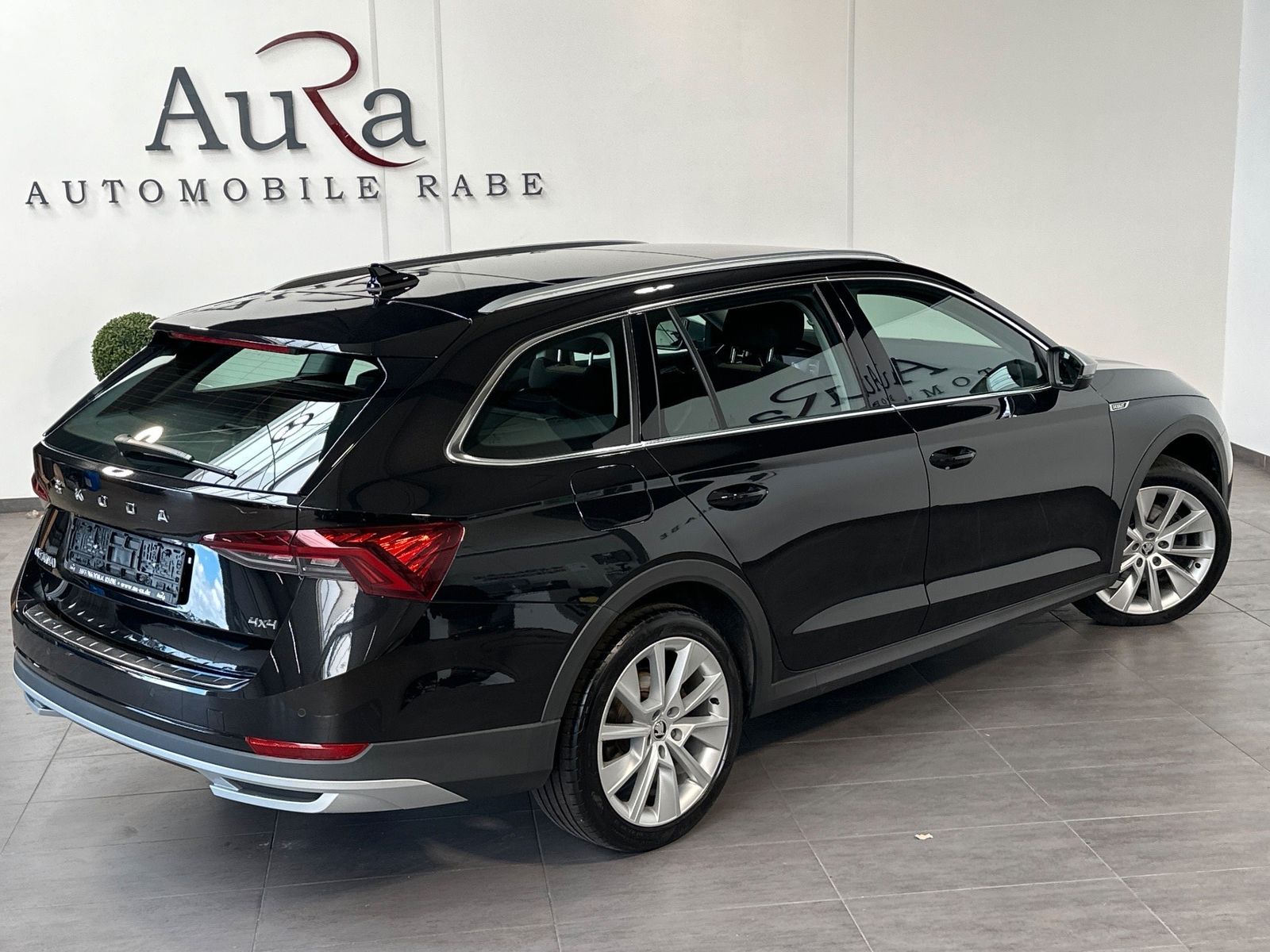 Fahrzeugabbildung SKODA Octavia Combi 2.0 TDI DSG 4x4 Scout NAV+LED+AHK