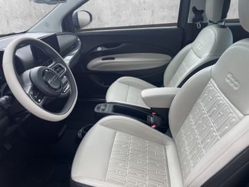 Fiat 500e La Prima 42kWh Navi+SHZ+RFK+Pano+LM