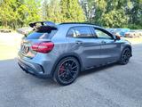 Mercedes-Benz GLA 45 AMG Business+ParkPaket H&K AMG-Abgas 20" - graue Mercedes-Benz GLA 45 AMG
