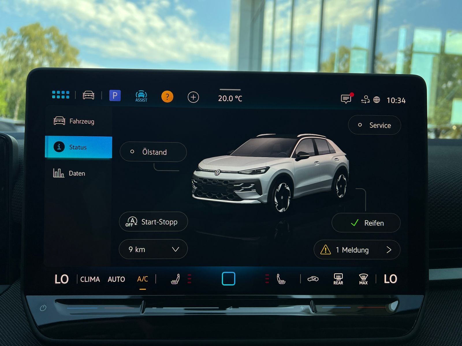 Fahrzeugabbildung Volkswagen T-Roc  Life 1.5 eTSI DSG *AHK, Ganzjahresreifen,