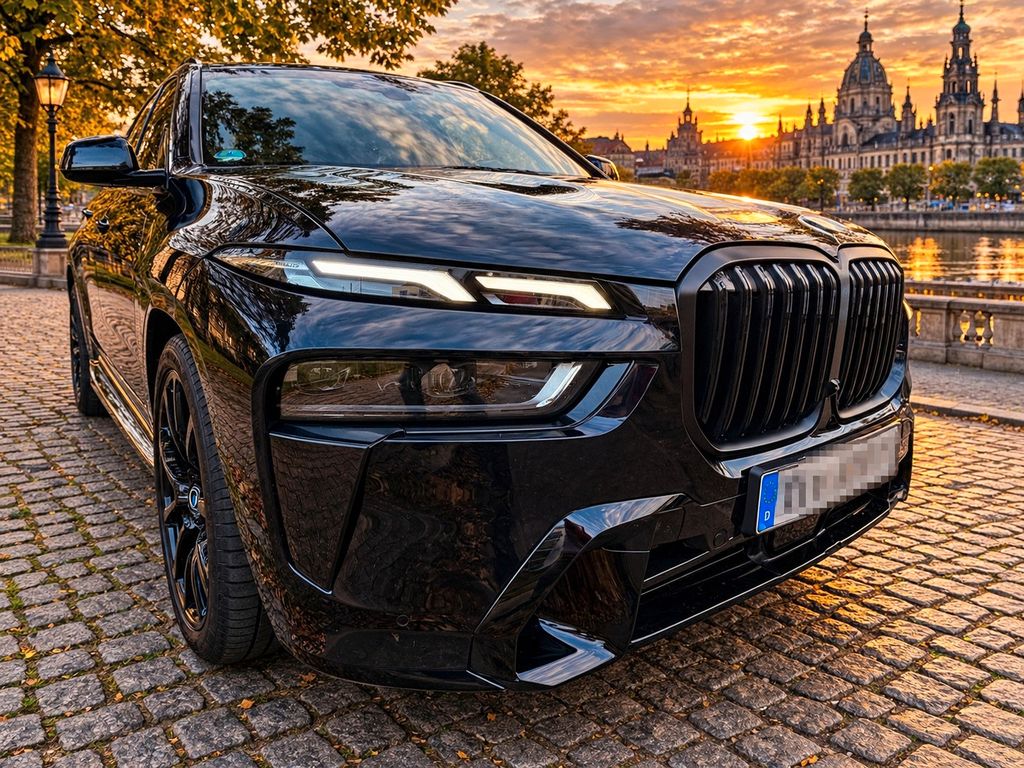 Image of BMW X7