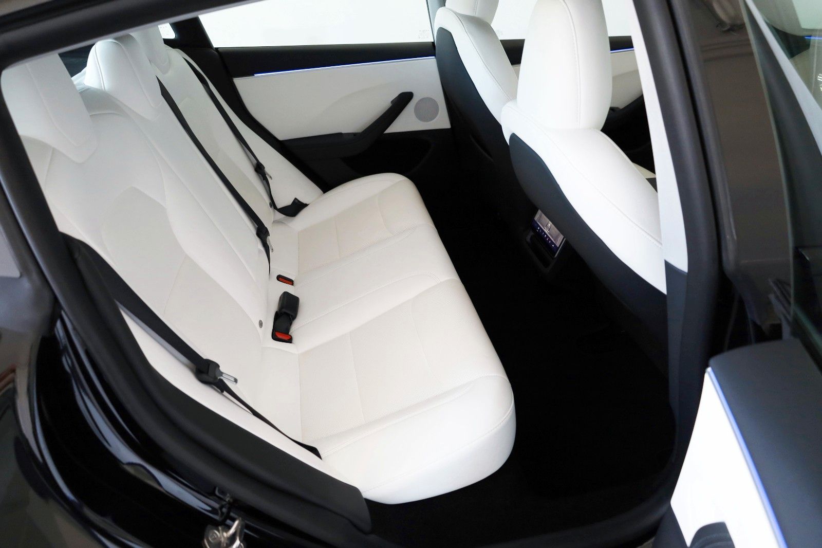 Fahrzeugabbildung Tesla Model 3 ,Leder,Navi,LED,4xSH,Panorama,Autopilot