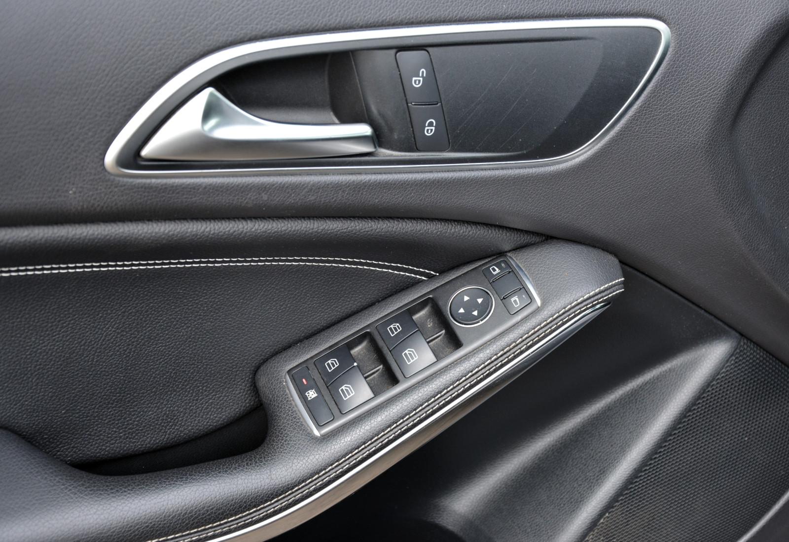 MERCEDES-BENZ GLA - 200 - BI-XENON - 156 CV