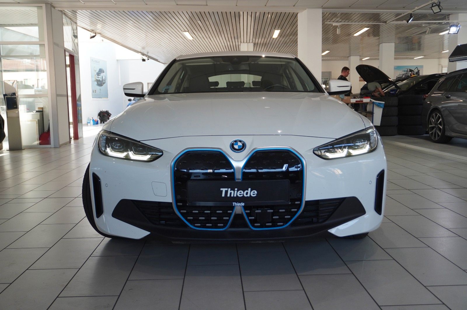 Fahrzeugabbildung BMW i4 Gran Coupe 35 eDrive 70KWH NAVI/KAMERA/SPORT