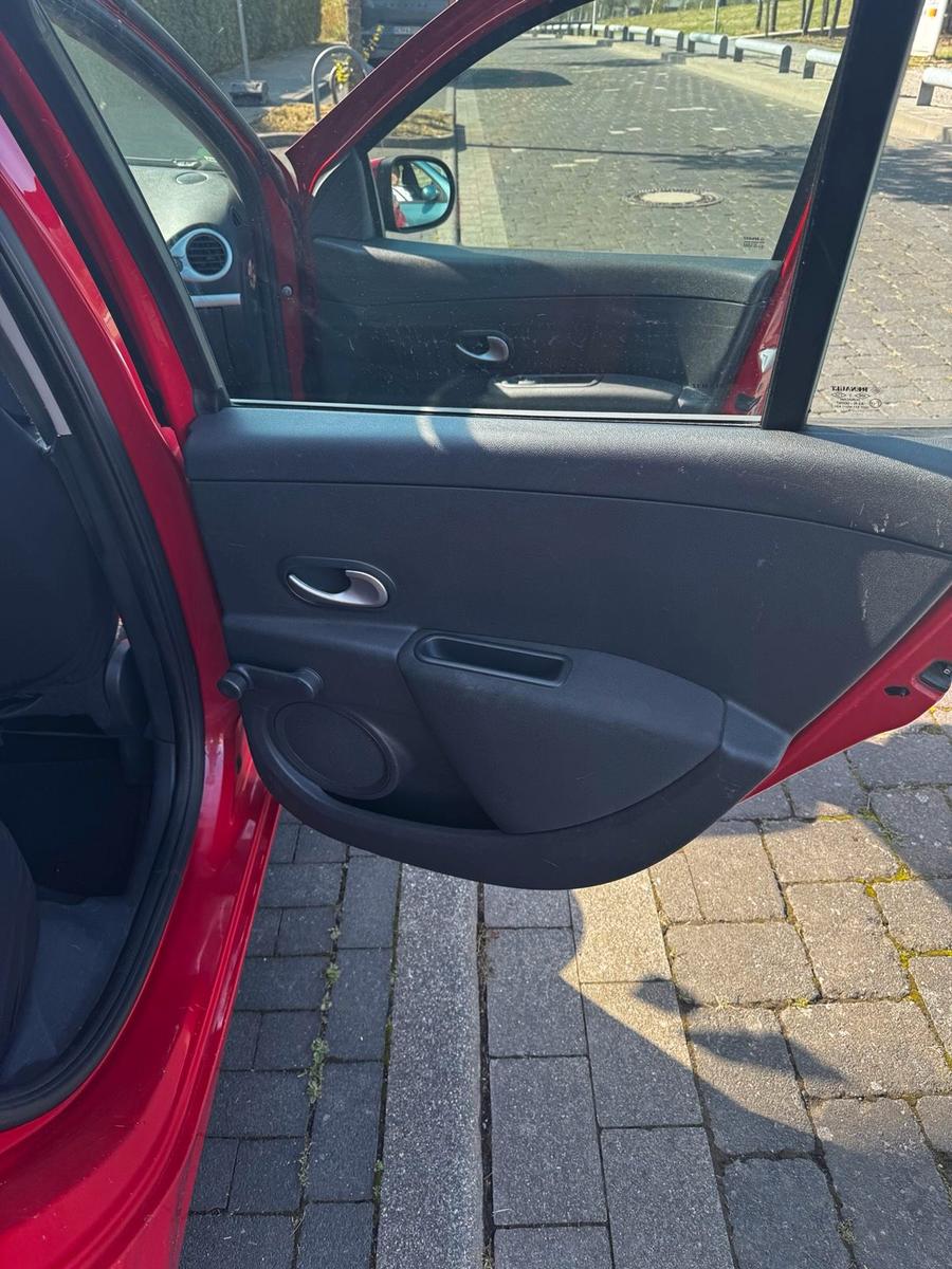 Renault Clio 2011 — photo 9