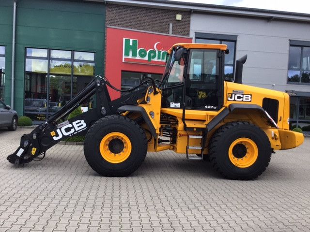 JCB 437 HT Farm Master