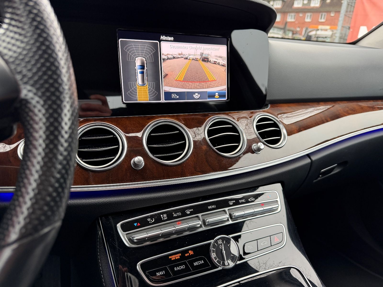 Fahrzeugabbildung Mercedes-Benz E 220d T Avantgarde LED*ACC*TEILLEDER*SHZ*AUTO