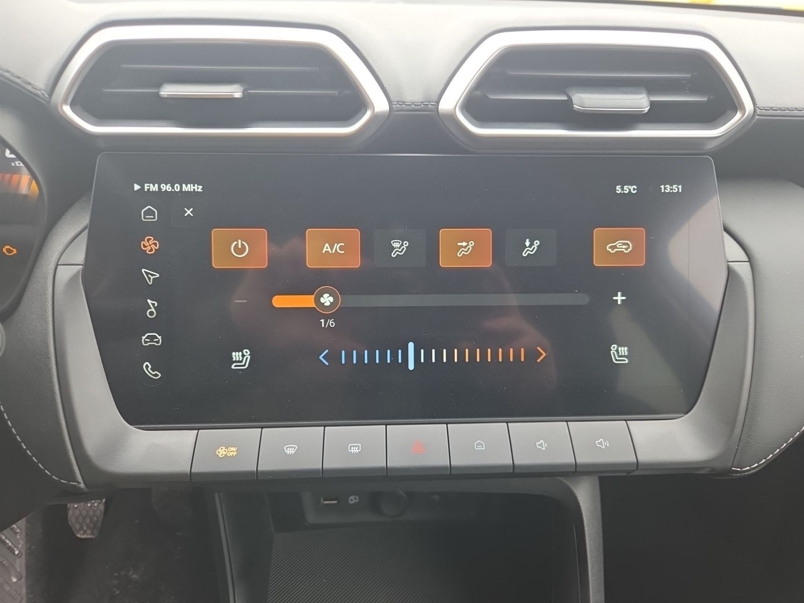 Fahrzeugabbildung MG ZS Comfort 1.5 Benziner  Schalter 116 PS *NAVI*S