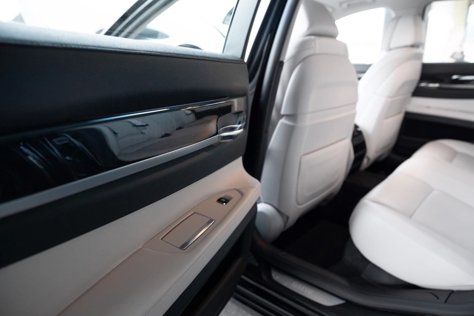BMW 730d xDRIVE 3.0 258ch BVA - ATTELAGE PIVOTANT - AFFICHAGE TÊTE HAUTE - CUIR NAPPA - ACC - CHAUFFAGE AUXILIAIRE