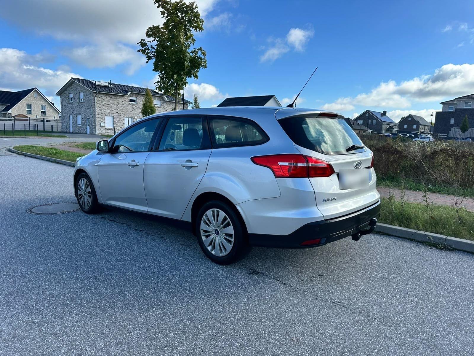 Ford Focus 2015 — вигляд ззаду