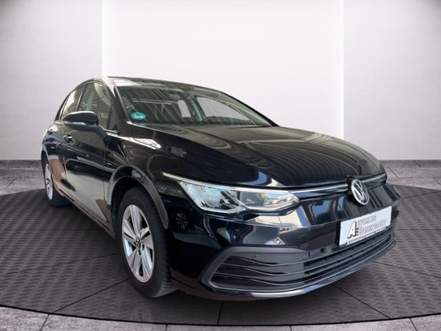 Fahrzeugabbildung Volkswagen Golf VIII 2.0 TDI DSG LIFE NAVI ACC GJR LED