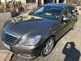 Mercedes-Benz E 250 CGI T-Modell Avantgarde Leder Pano AHK Top - Mercedes-Benz Kombi aus dem Jahr 2010