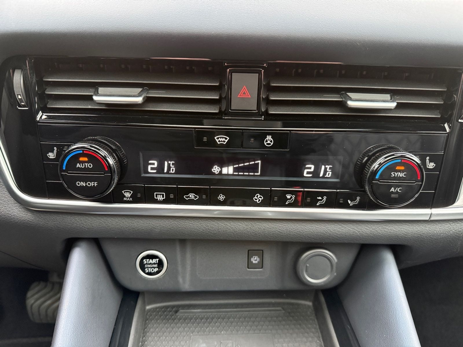 Fahrzeugabbildung Nissan Qashqai 1.3 DIG-T Tekna+ 4x4 *WKR*BOSE*LEDER*