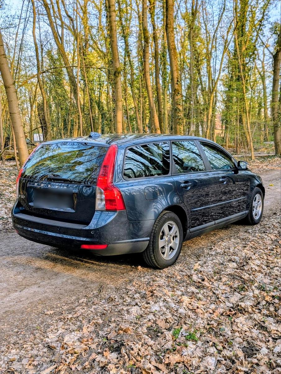 Volvo V50 2009 — engine 125 HP (92kW)