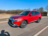 Mitsubishi Outlander Diamant 2,4 Liter 4WD 7 Sitzer  - Mitsubishi Outlander in Köln