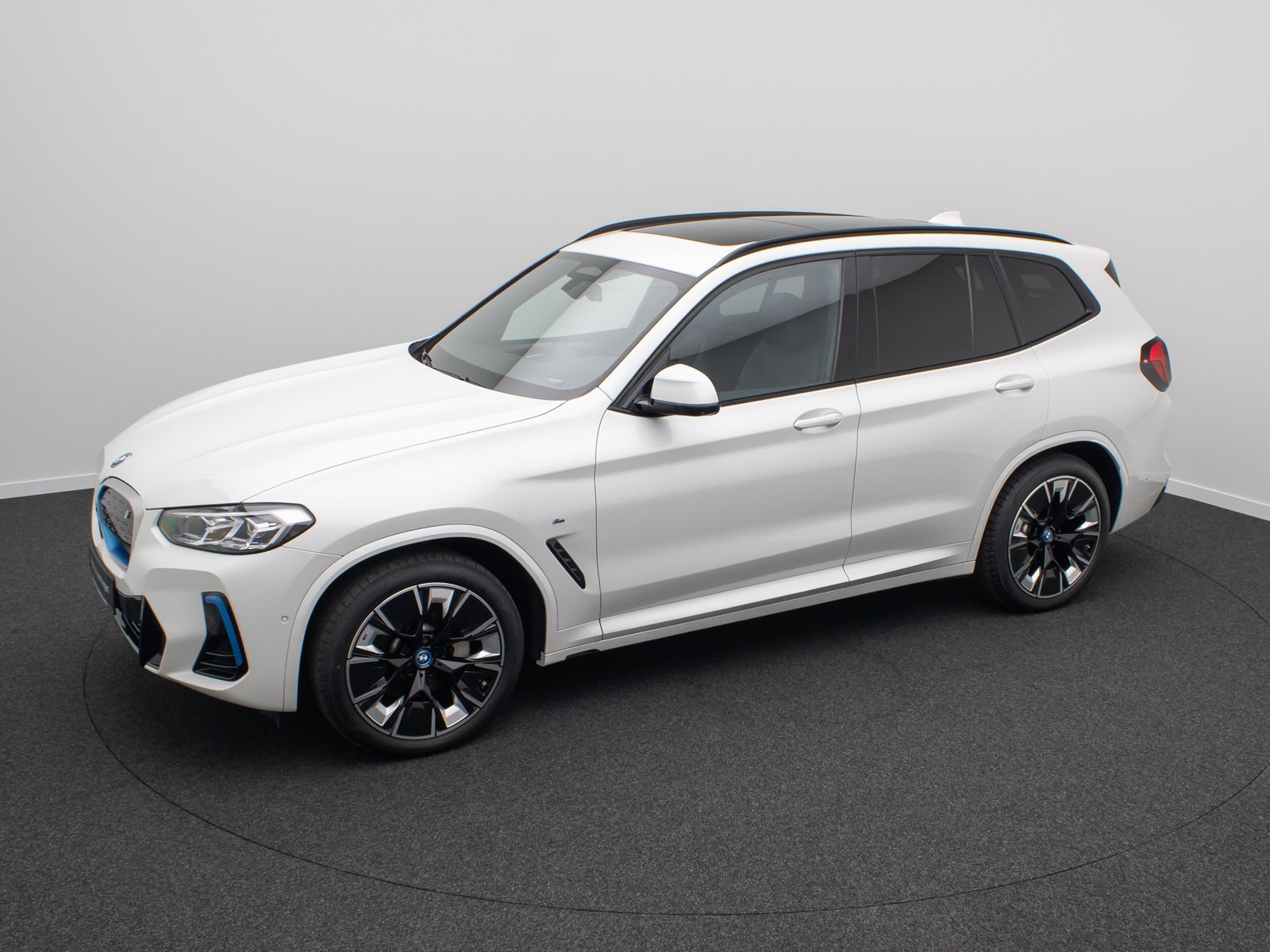 Fahrzeugabbildung BMW iX3 Impressive 360° HUD DAB H/K HUD AHK Panorama