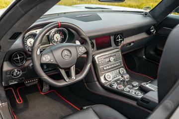 صورة 7 لـ 2013 Mercedes-BENZ SLS AMG
