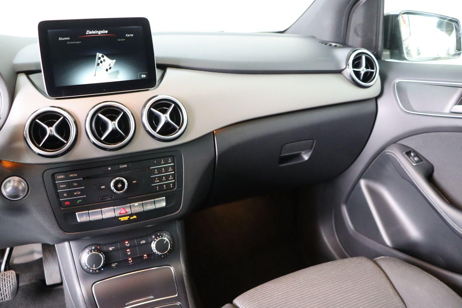 Fahrzeugabbildung Mercedes-Benz B 180 d * LED * Parkassist. * Keyless