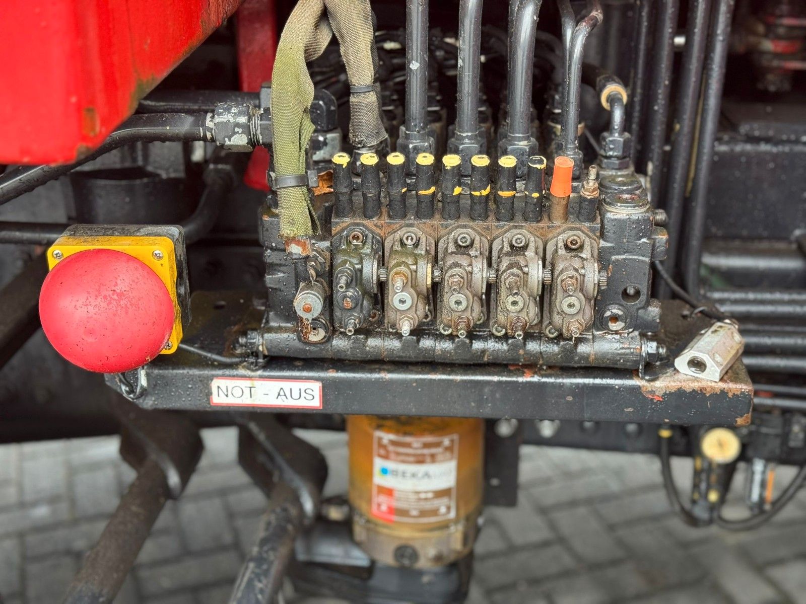 Fahrzeugabbildung MAN TGA 26.320 B/L  6x2 Faun Seitenlader Müllwagen