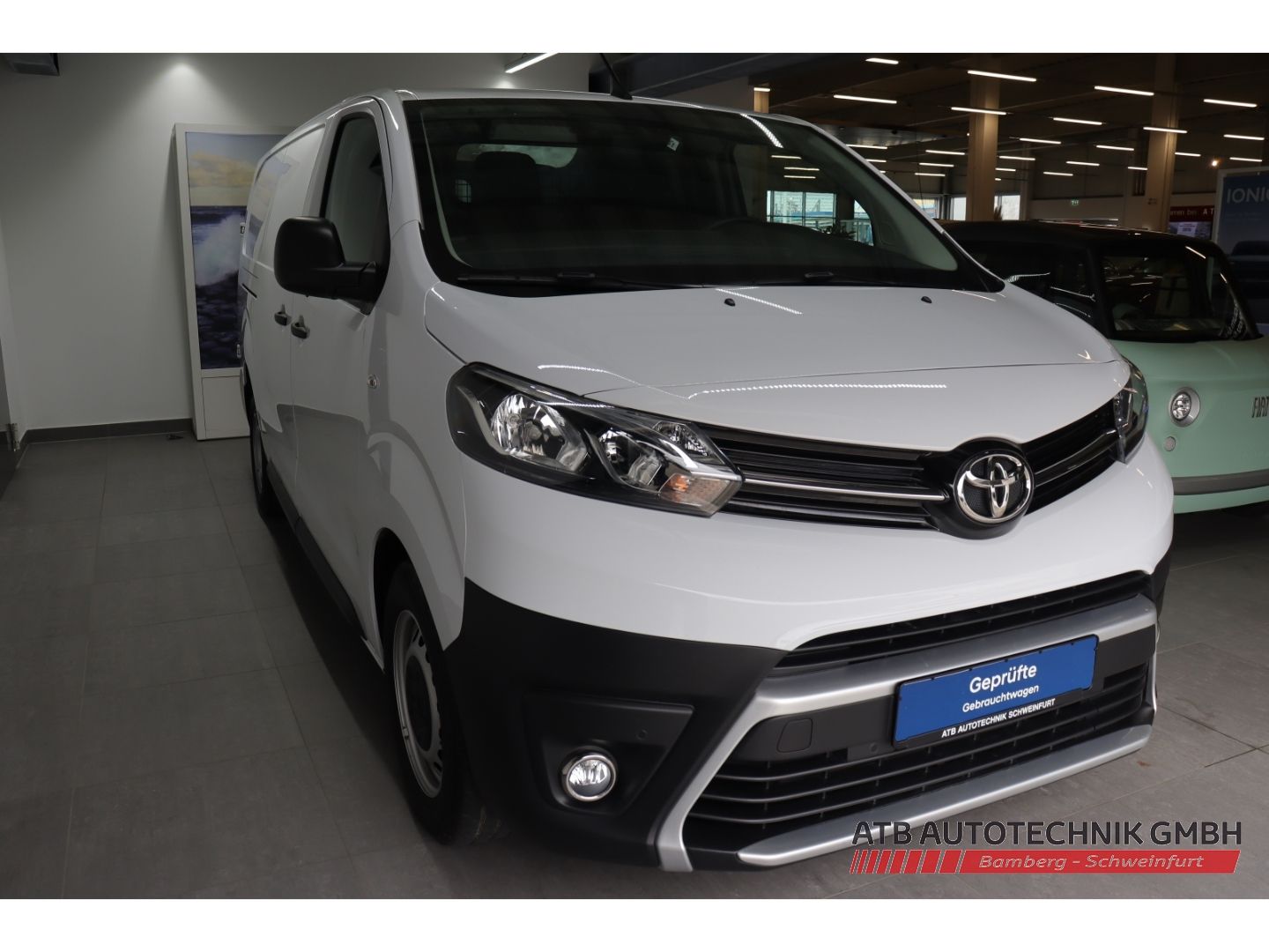 Fahrzeugabbildung Toyota Proace L2 2.0l Kasten Comfort + Navi + AHK