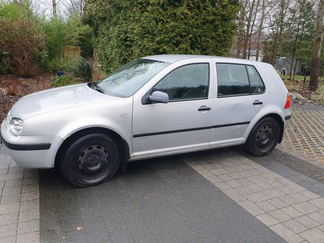 Volkswagen Golf 4 mit Anhängerkupplung