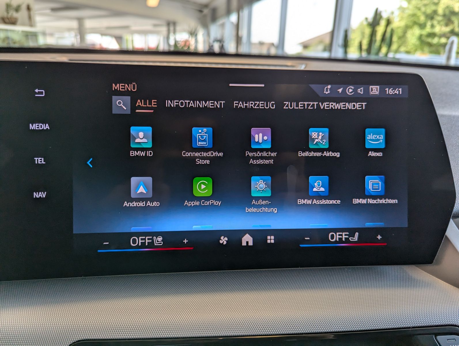 BMW X1 20 i Pano Premium-Travel-Paket AHK - Image 30