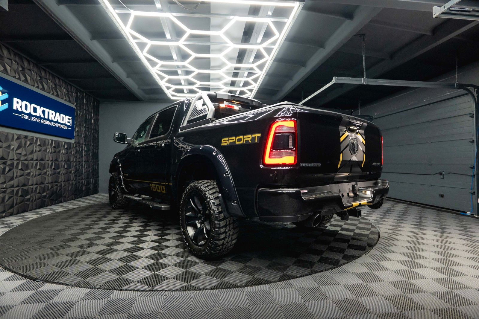 Fahrzeugabbildung Dodge RAM 5.7 V8 GOLD EDITION OFFROAD 4x4 UNFALLFREI