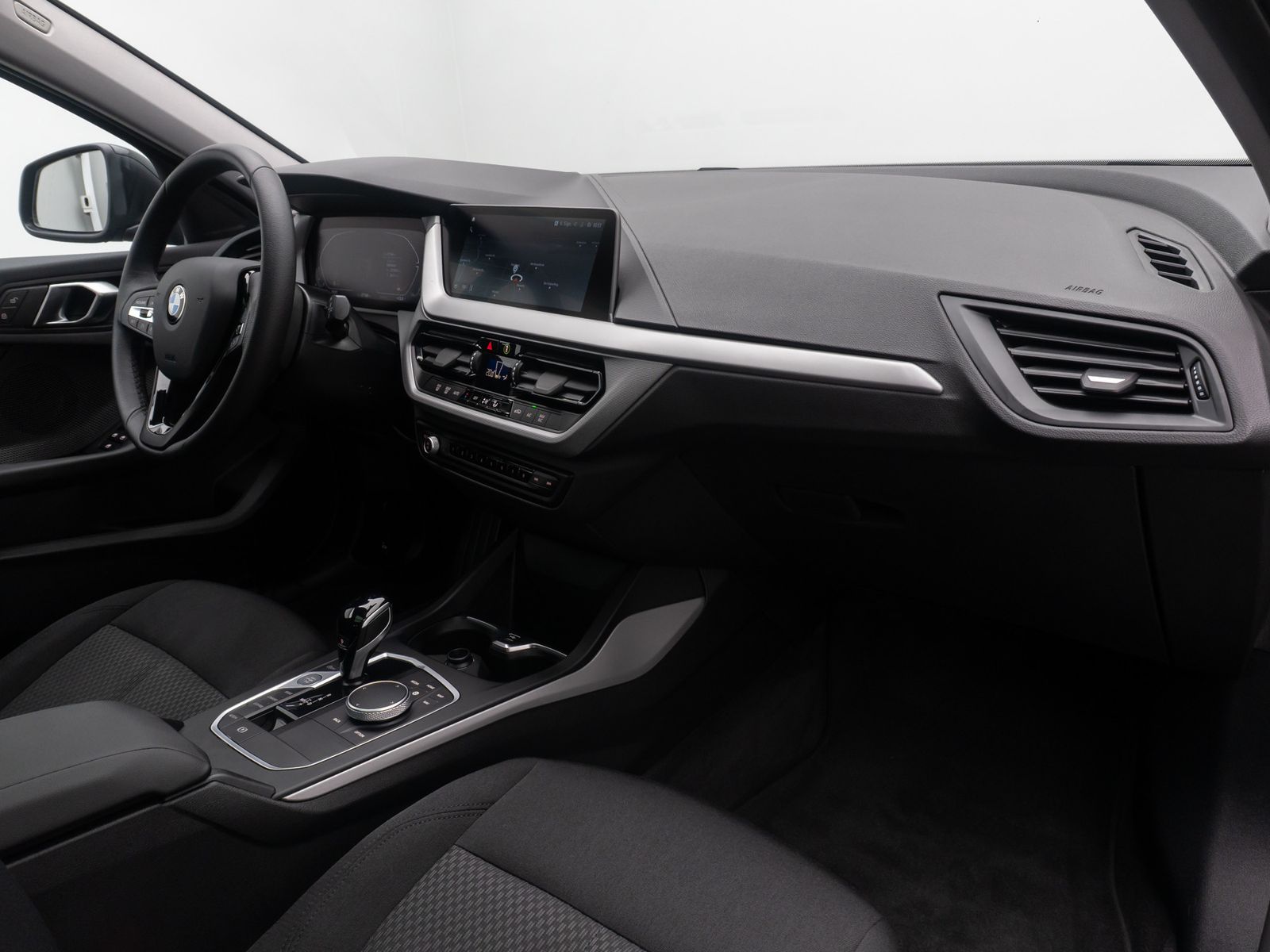 Fahrzeugabbildung BMW 120i GeschwindigReg PDC LED DAB Panorama WLAN