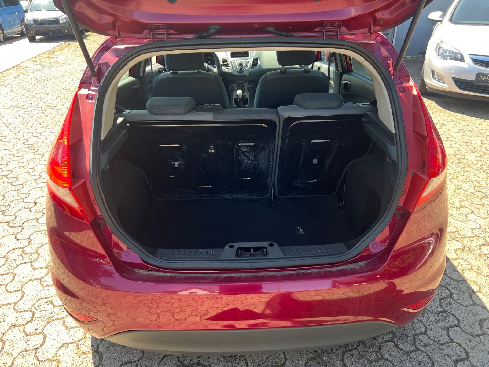 Fahrzeugabbildung Ford Fiesta Sonderlack * 2.HAND * TÜV NEU *