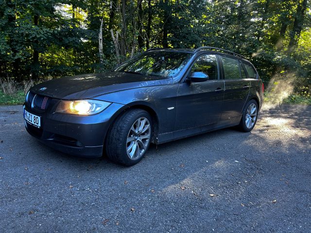 BMW 318i Touring -