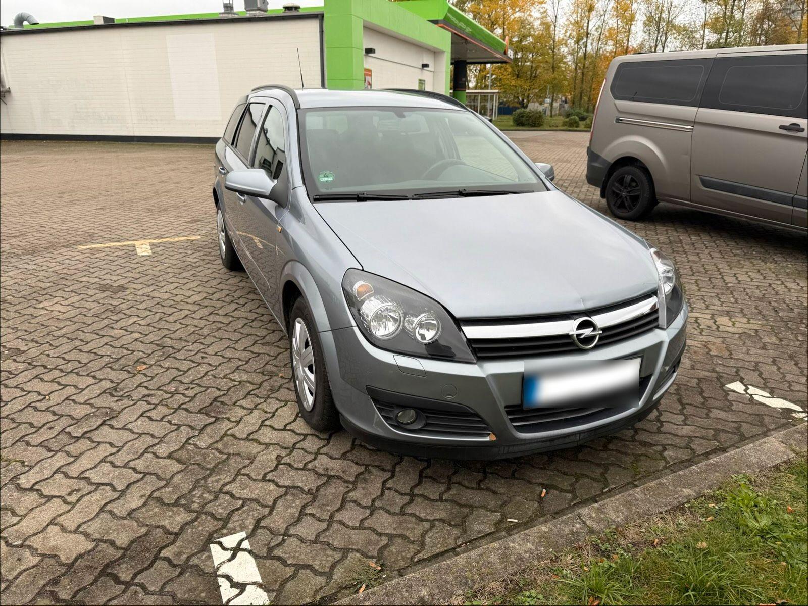 Opel Astra 2006 — rear view