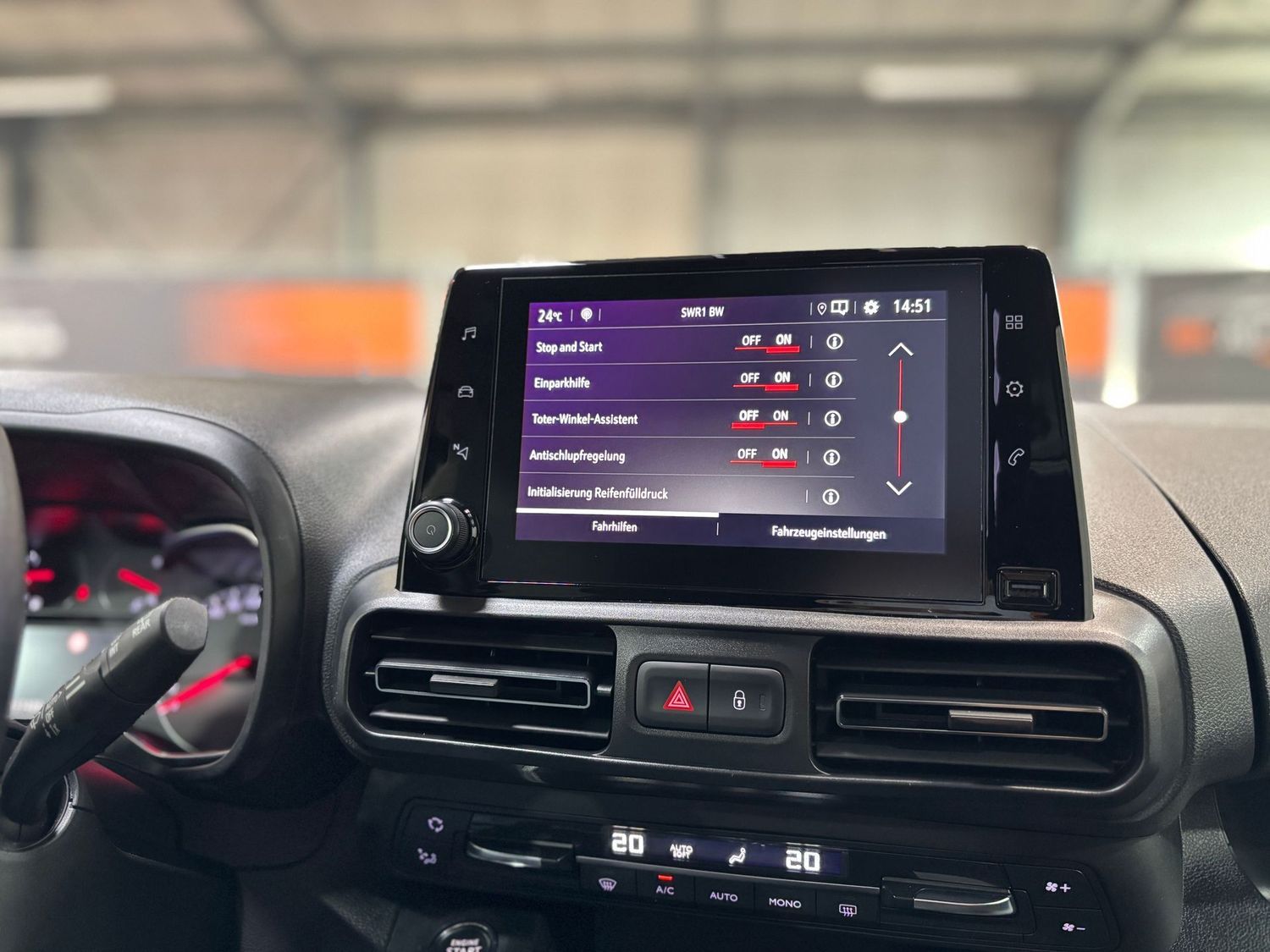 Fahrzeugabbildung Opel Combo Innovation Kamera#Pano#HeadUp