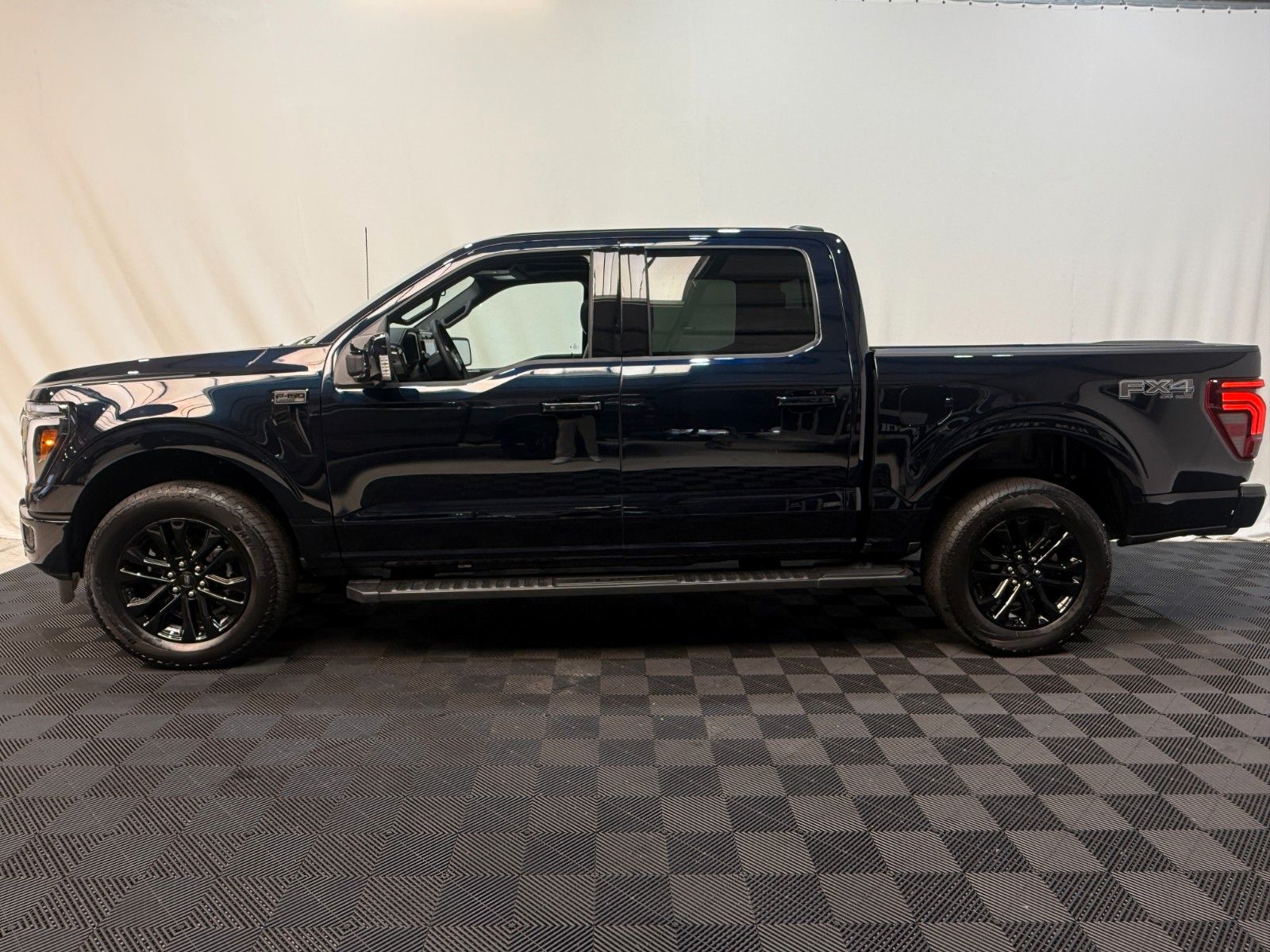 Fahrzeugabbildung Ford F-150 Lariat 5.0L V8  5,5" Black Ed. MY25