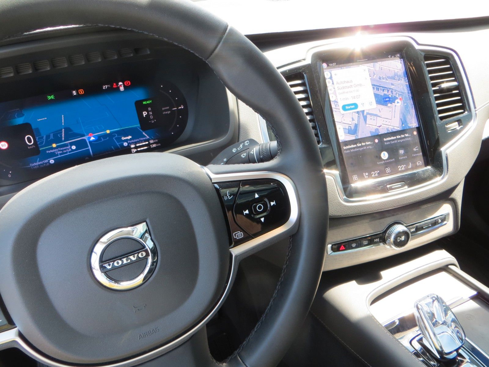 Volvo XC90 T8 AWD Plus Dark Auto GSD 360° LM 21'' AHK foto 11