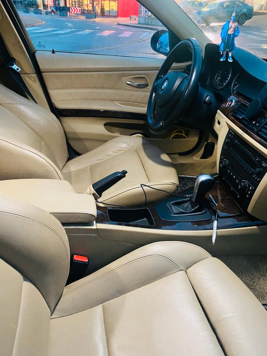 BMW 325 2006 — interior