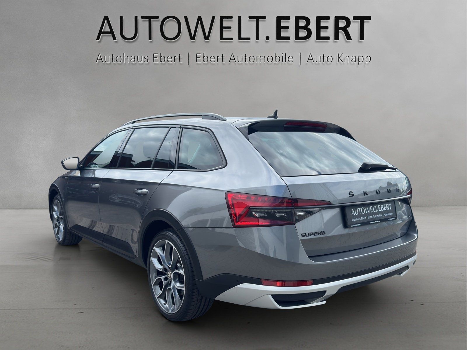 Fahrzeugabbildung SKODA Superb Combi 2.0 TSI Scout Final 4x4/AHK/PANO/