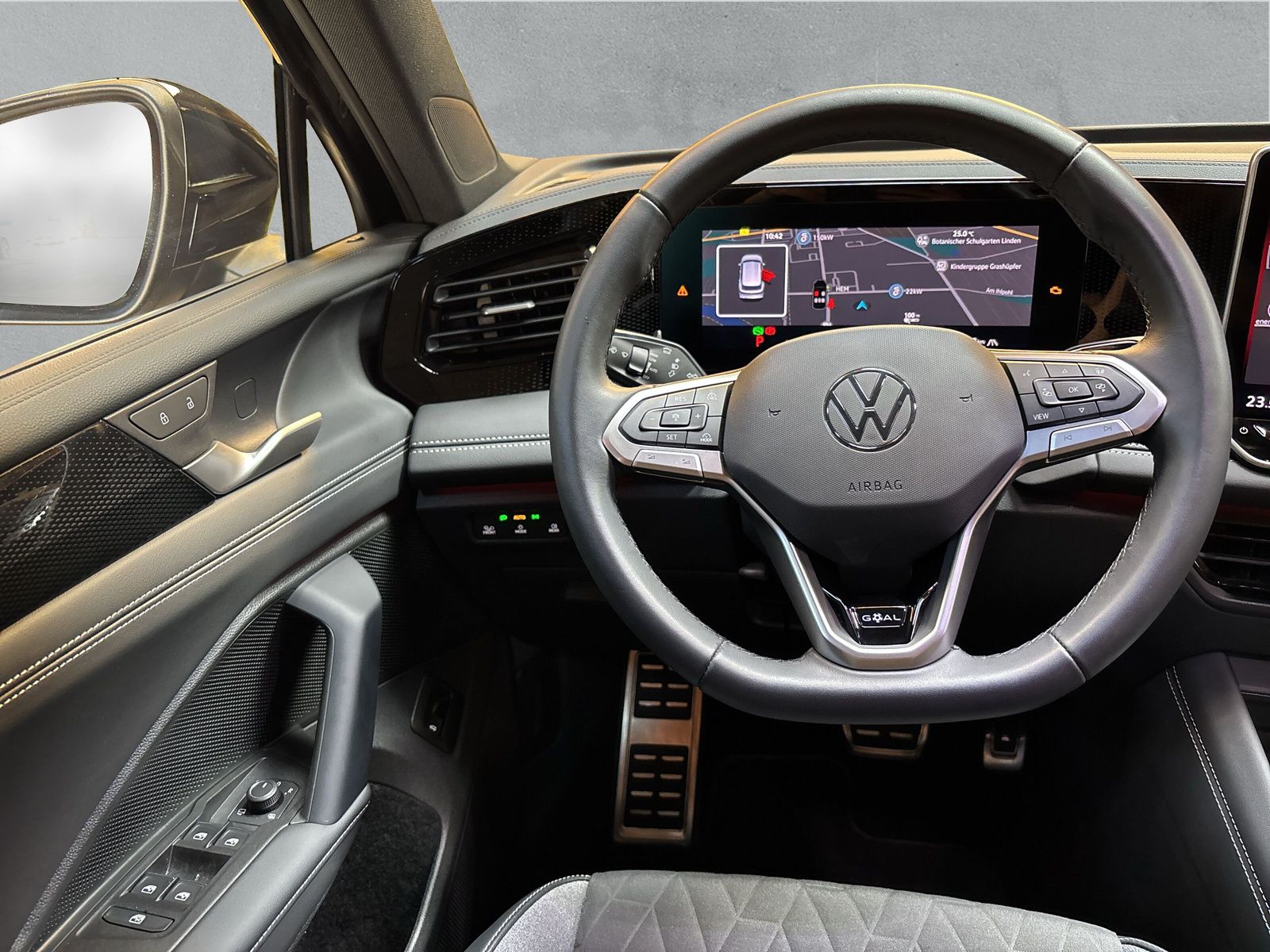 Fahrzeugabbildung Volkswagen Tiguan 1.5 eTSI Goal AHK Keyless IQ-Light Kamera